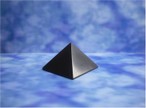 Schungit Pyramide 5cm/poliert
